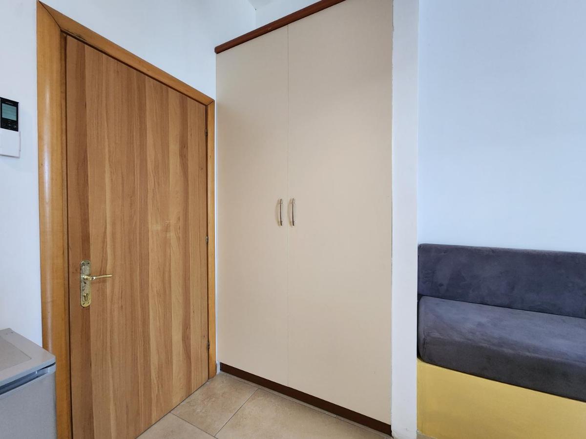 Blue Apartments فلورا المظهر الخارجي الصورة