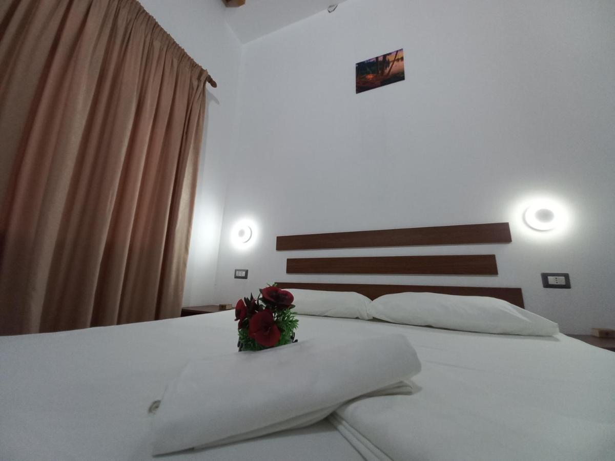 Blue Apartments فلورا المظهر الخارجي الصورة