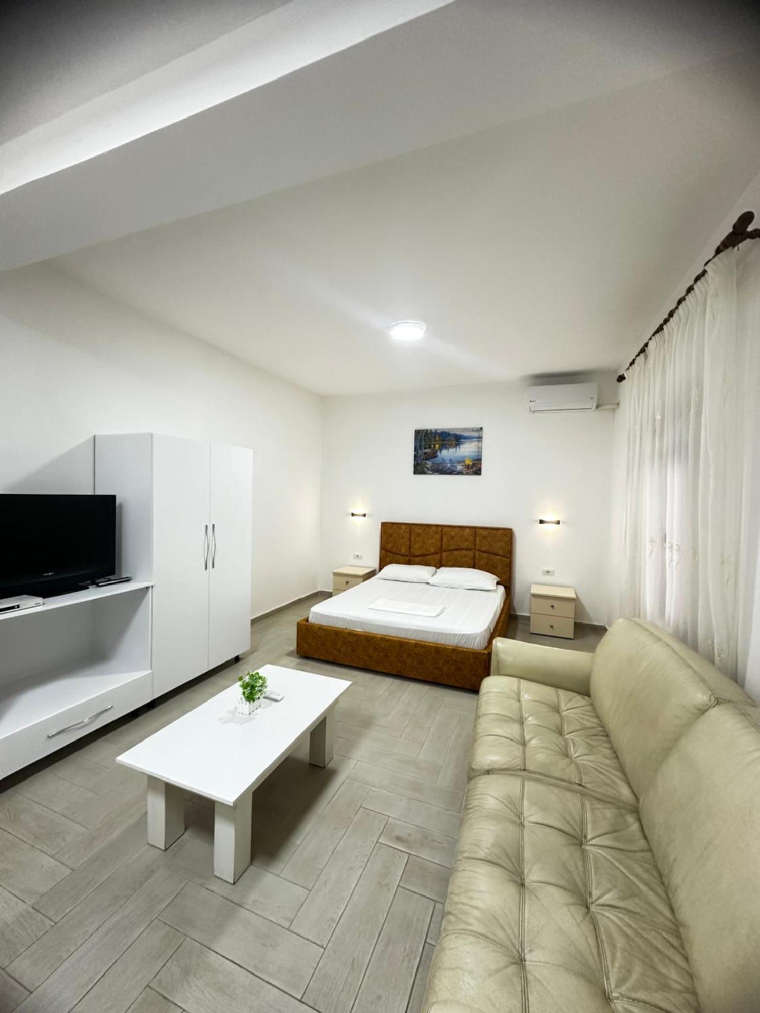 Blue Apartments فلورا المظهر الخارجي الصورة